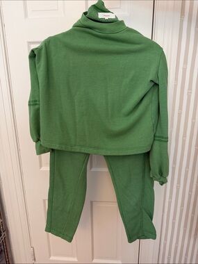XiRENA Kids Green Two-Piece Pajama Set